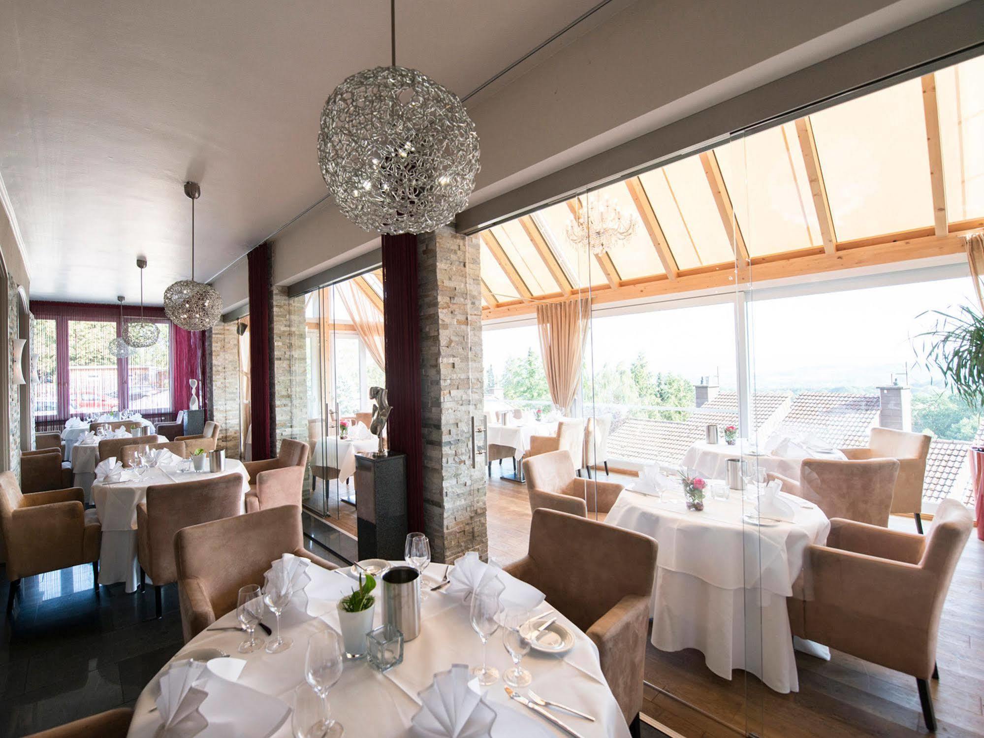 קאסל Design-Konferenzhotel & Restaurant Steinernes Schweinchen מראה חיצוני תמונה
